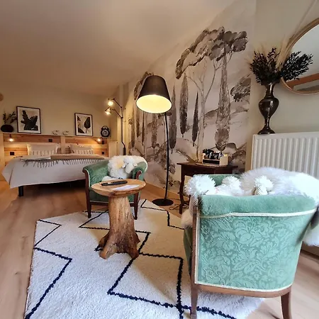 Charmante Avec Salle D'eau Privative Et Espace Salon - Fr-1-584-325 *
