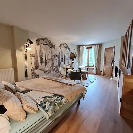 Charmante Avec Salle D'eau Privative Et Espace Salon - Fr-1-584-325